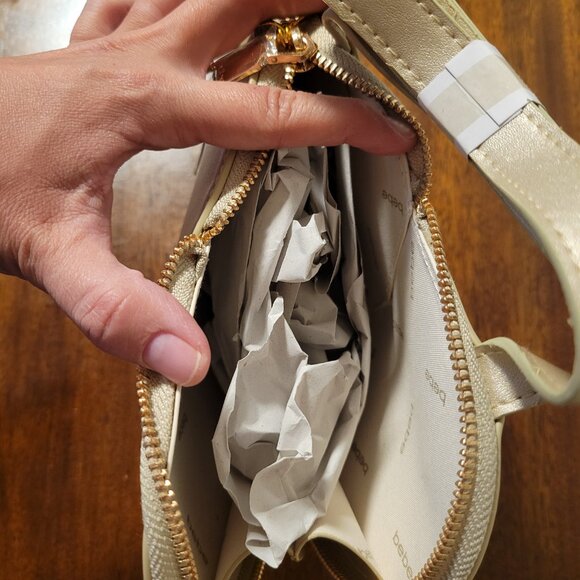 NWT Bebe Heart Purse in Gold - Picture 4 of 6